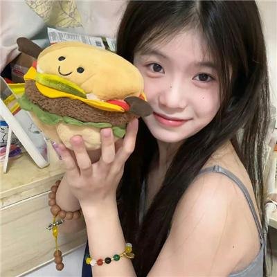 他在窥着你